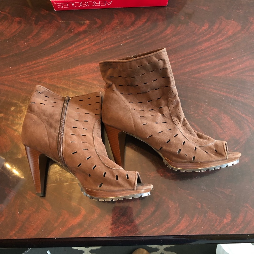 Women’s shoes.